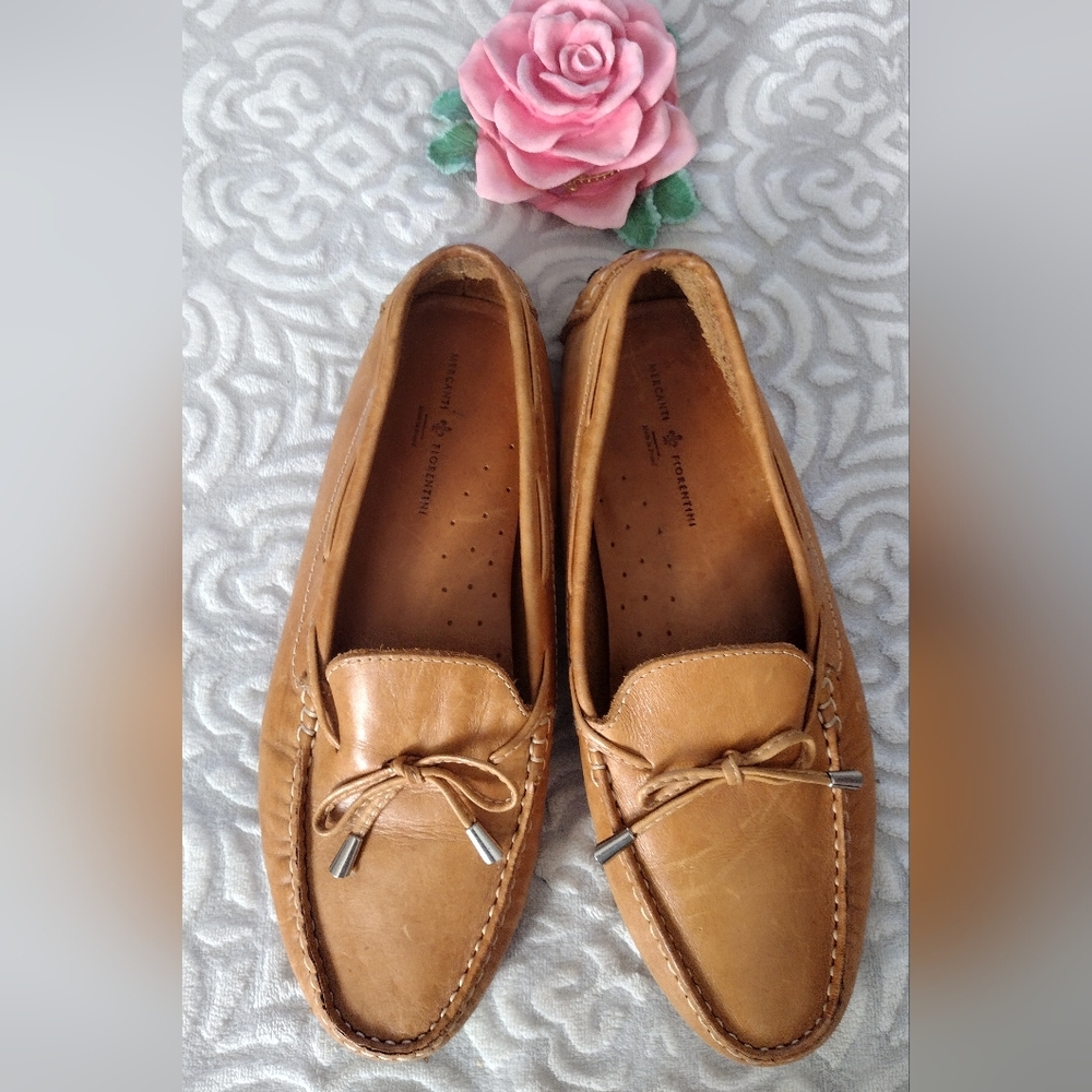 Leather Bow-Tie Loafers in Tan - Women